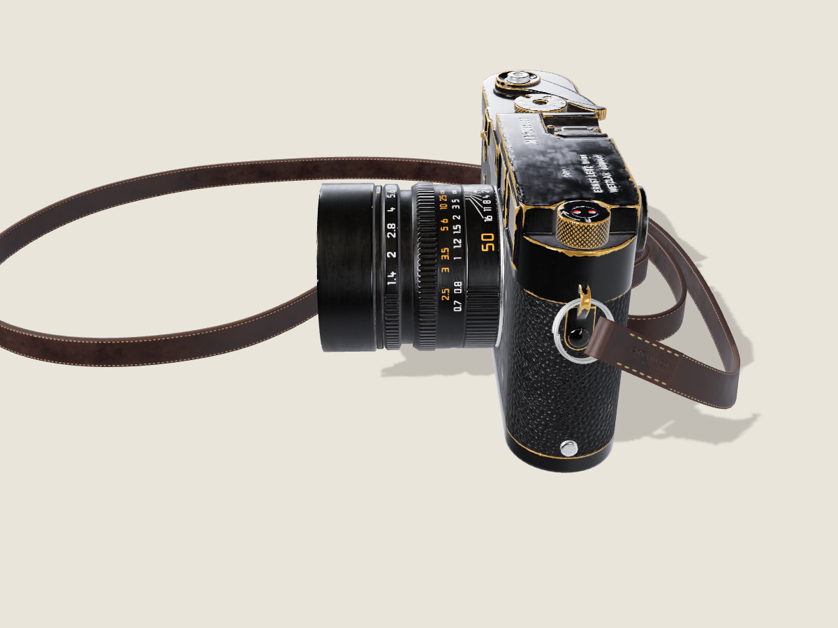 Camera 01 の側面とレンズの厚み